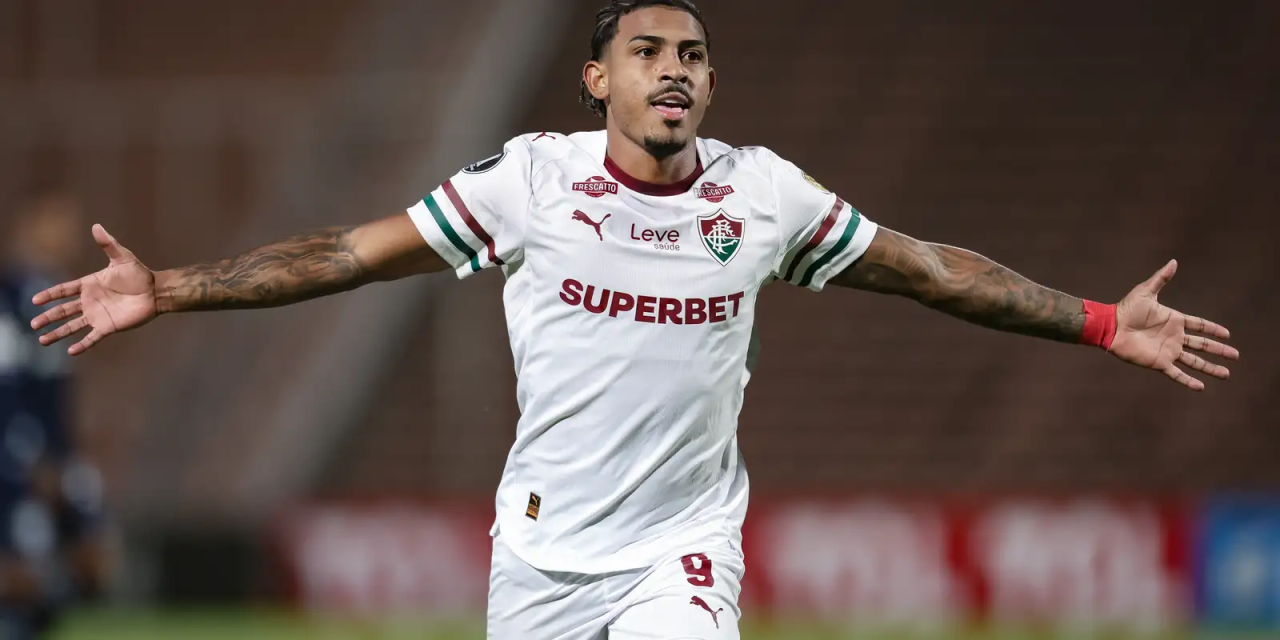 Jogadores do Fluminense comemoram gol de John Kennedy em Mendoza