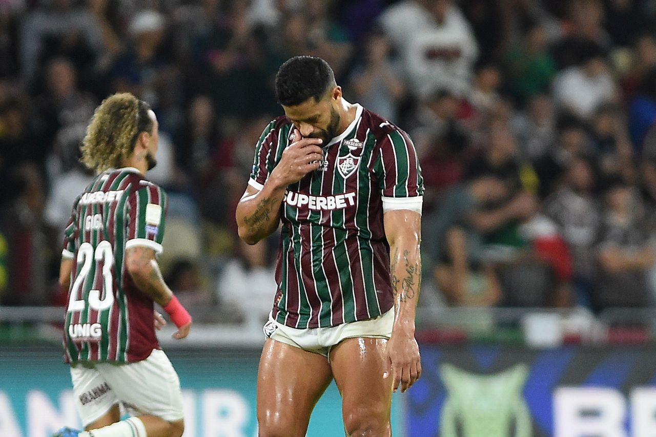 Jogadores do Fluminense no Maracanã durante partida contra o Bragantino