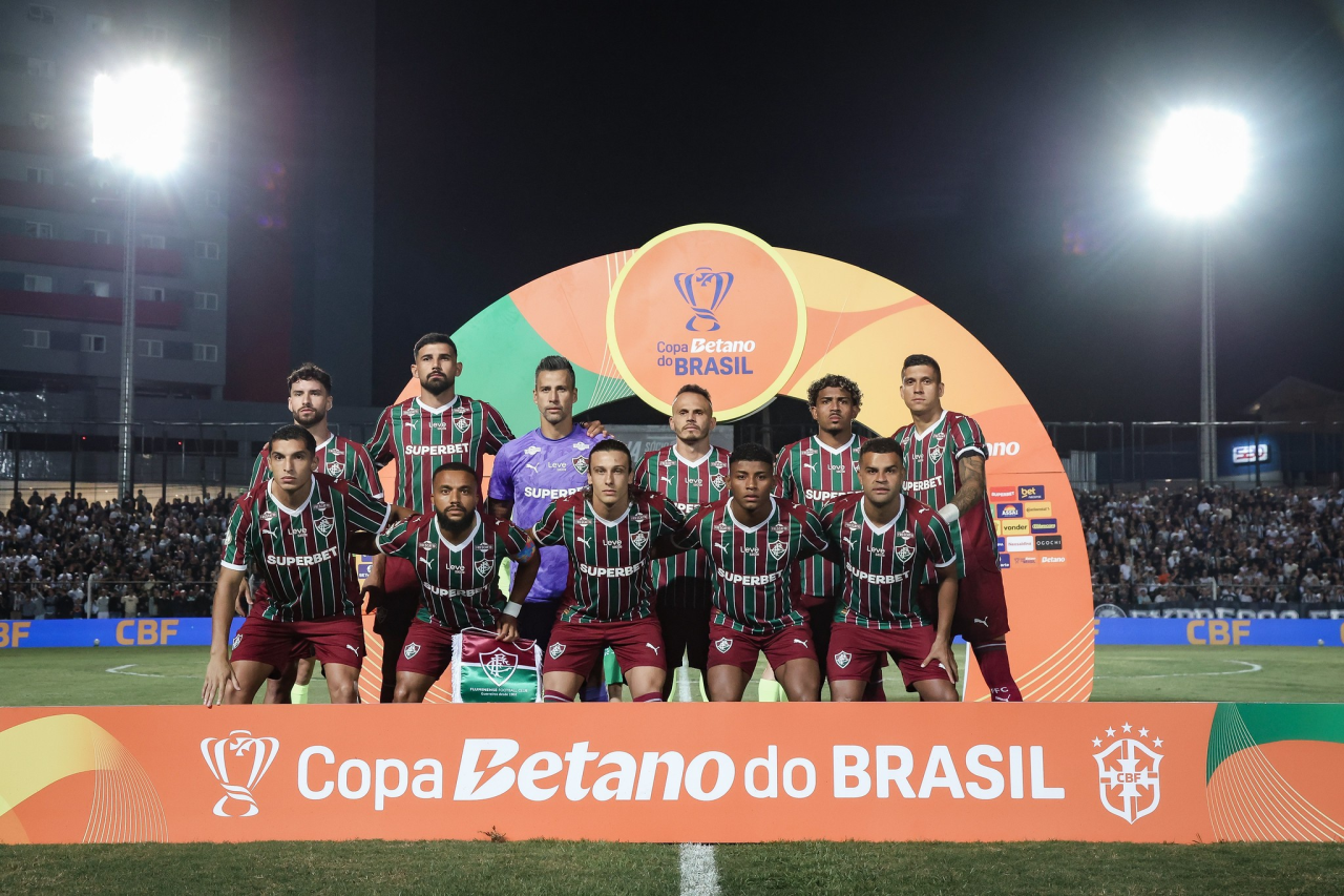 Fluminense posado no gramado antes da partida
