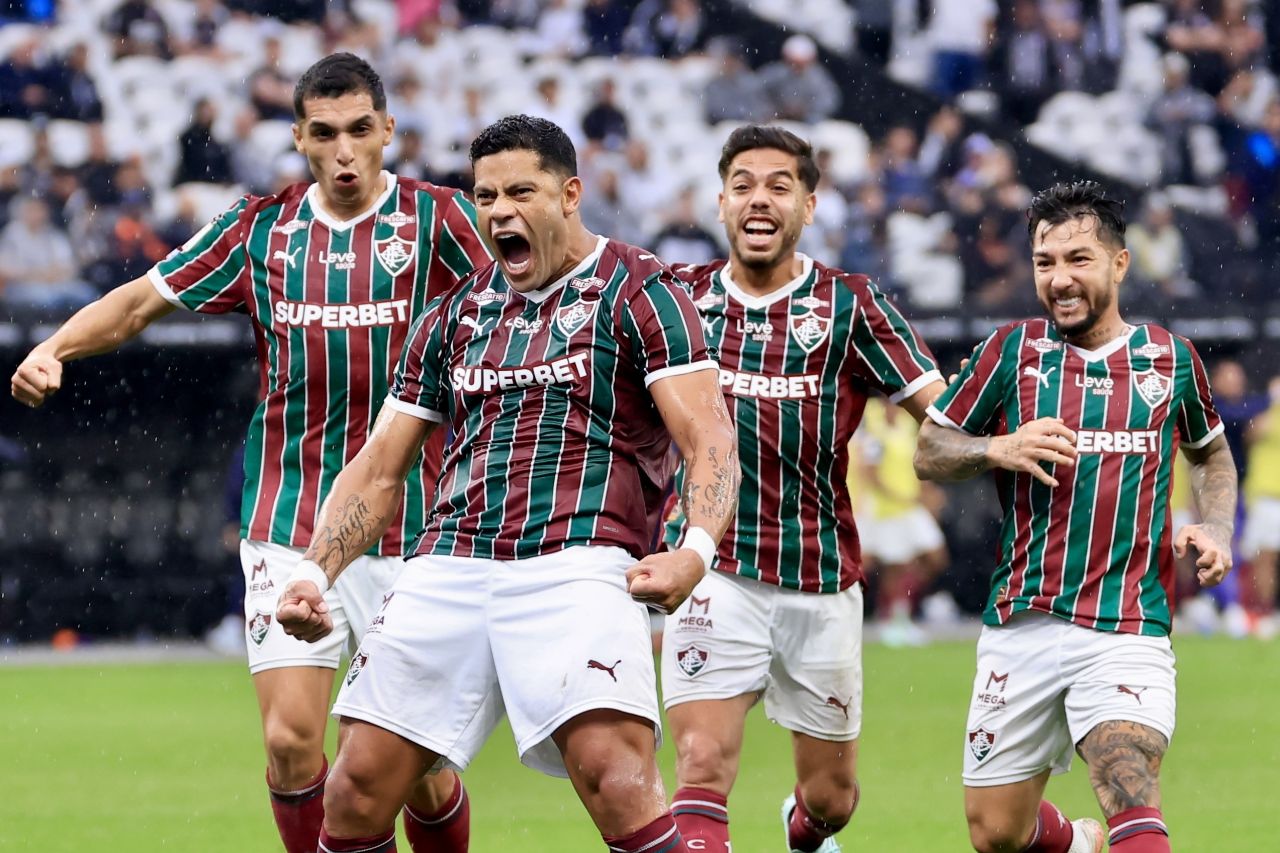 Hulk comemora gol pelo Fluminense
