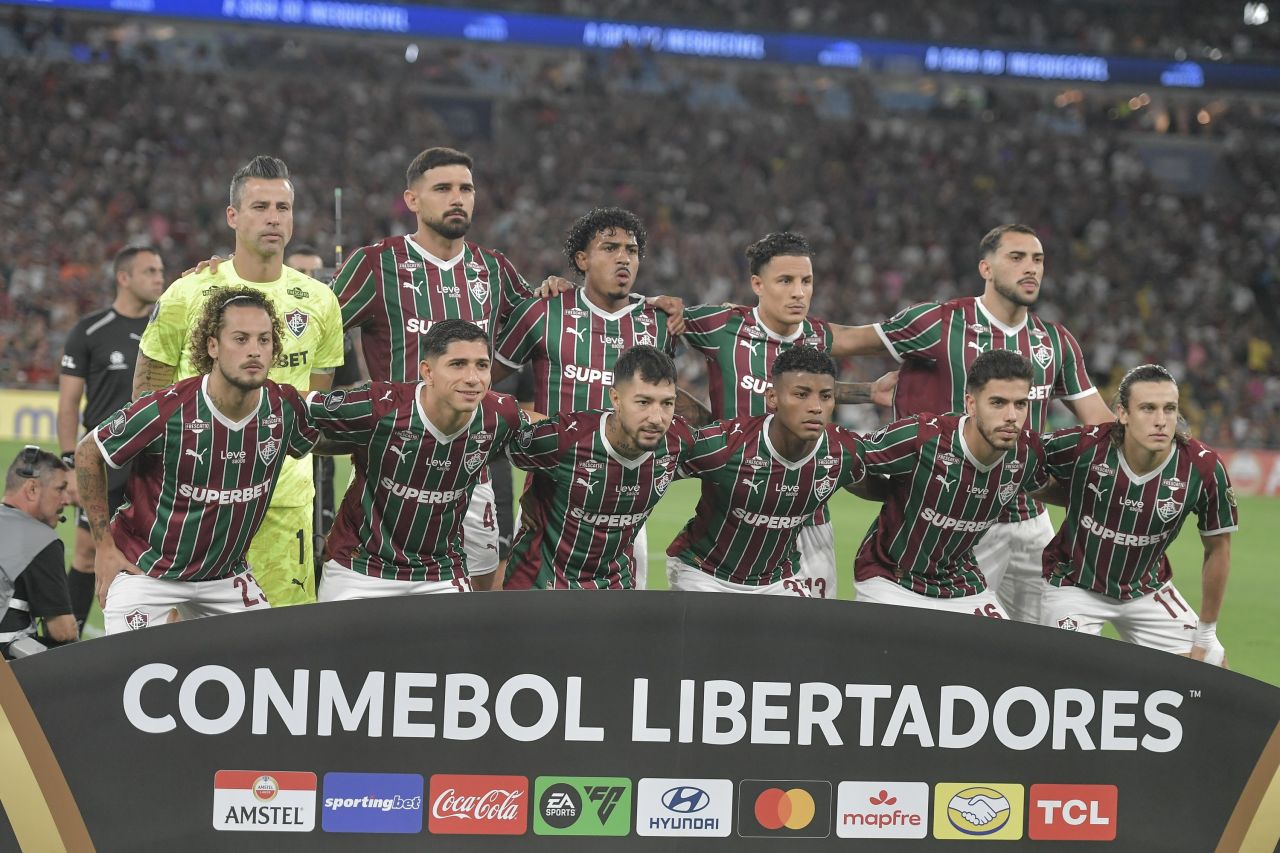 Jogadores do Fluminense comemoram no Maracanã após vitória sobre o Bolívar