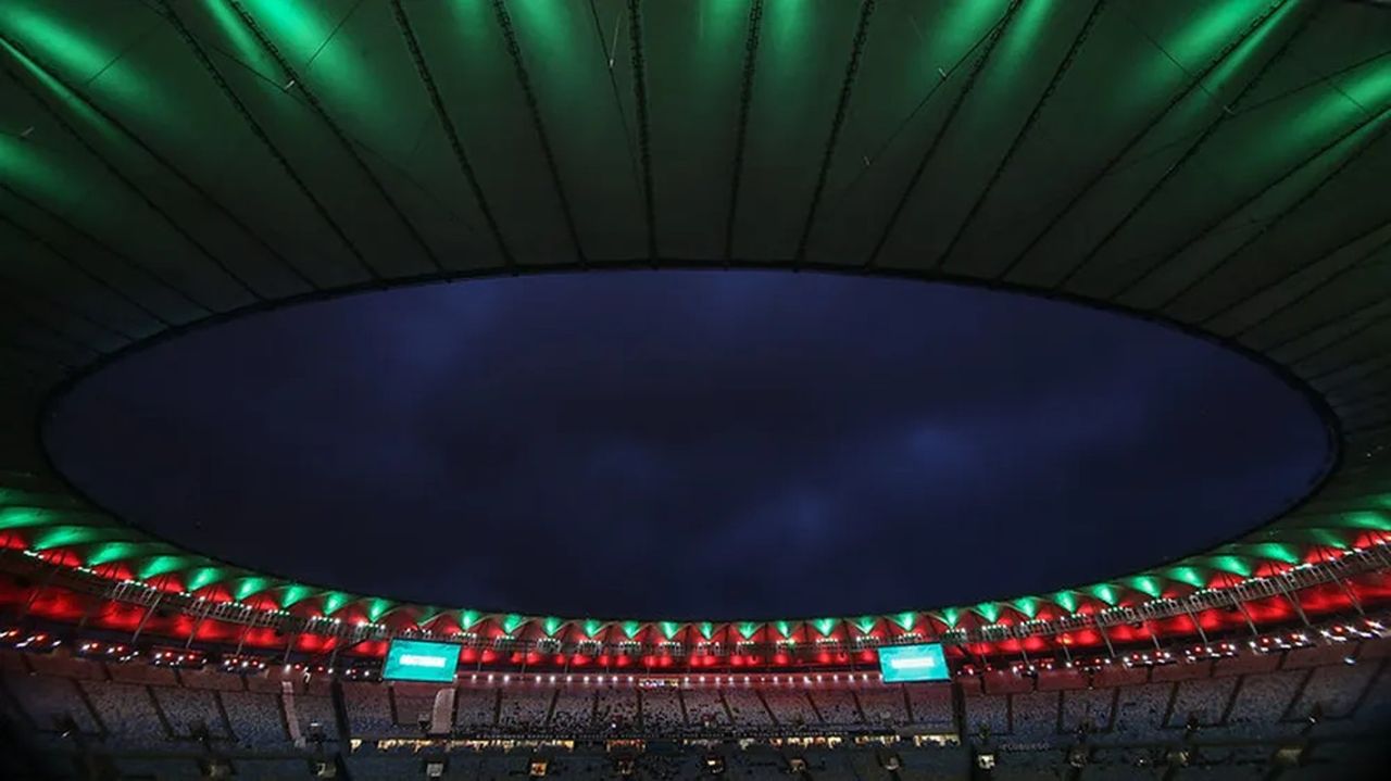 Maracanã com bandeiras do Fluminense