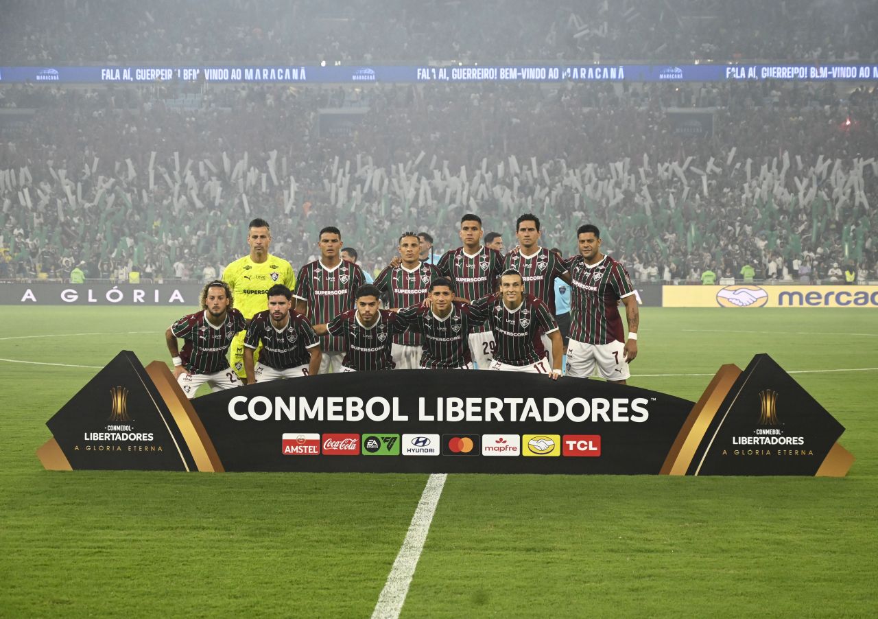 Elenco do Fluminense posado antes do confronto contra o Palmeiras
