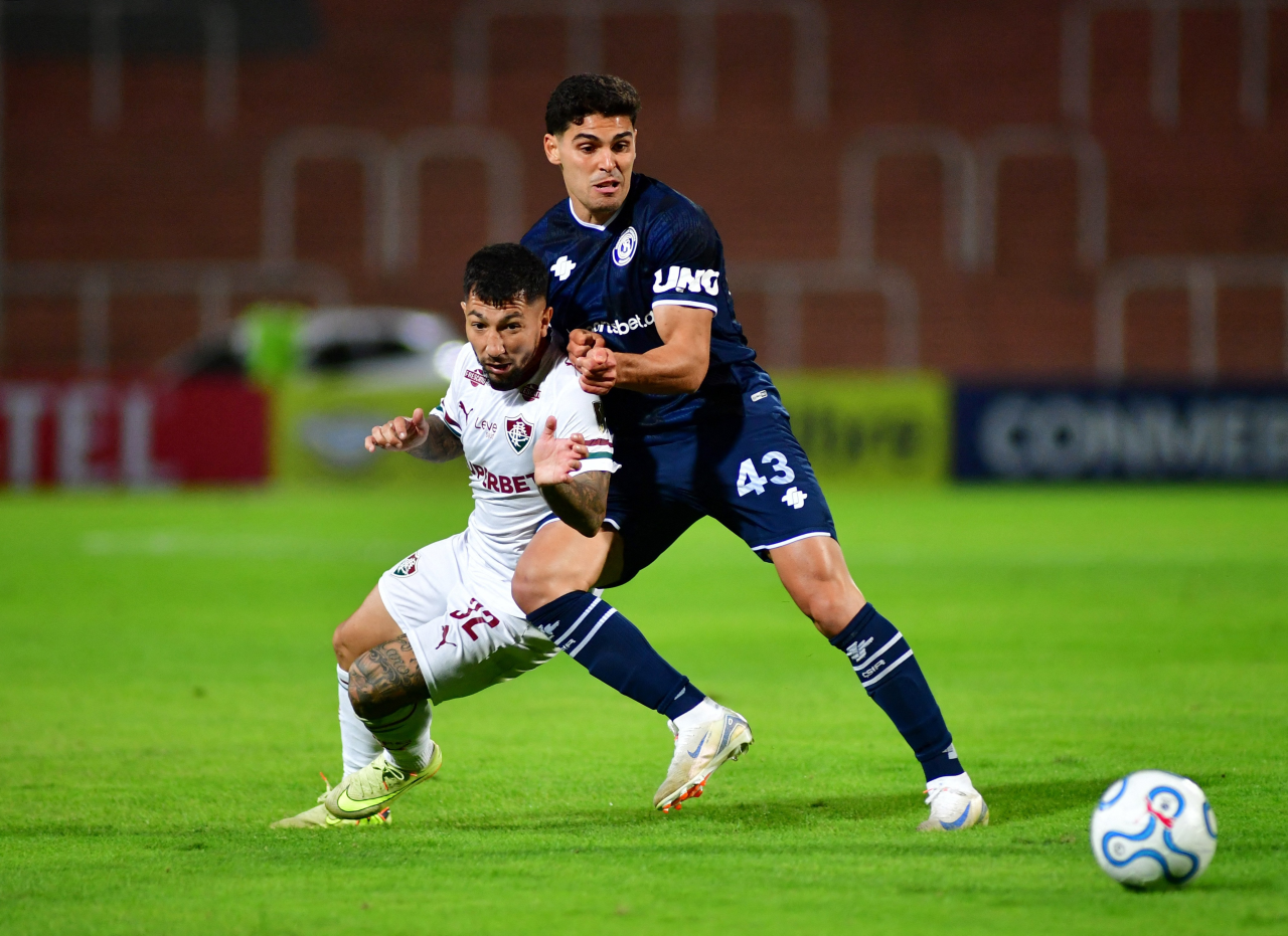 Jogadores do Fluminense em campo contra Independiente Rivadavia