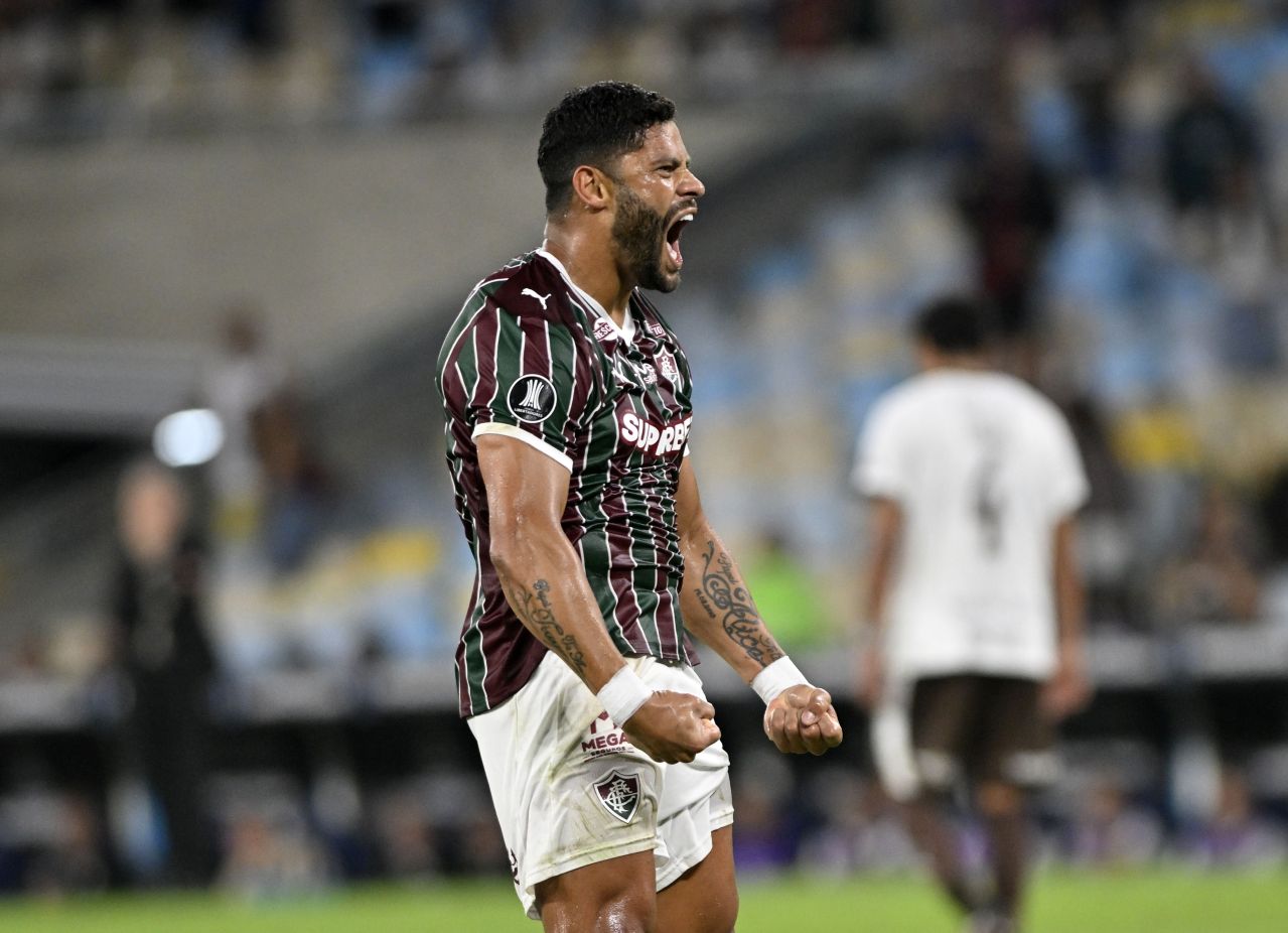 Hulk comemorando gol pelo Fluminense no Maracanã