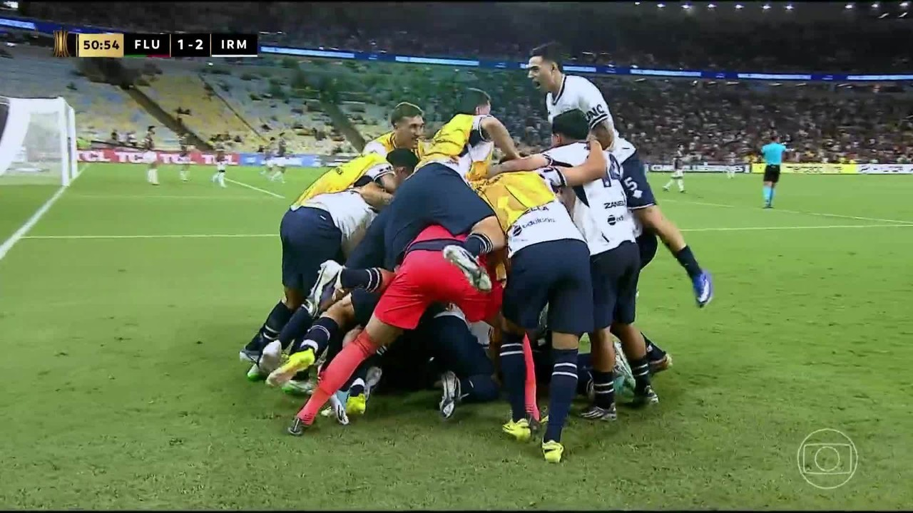 Torcedores do Fluminense protestam no Maracanã