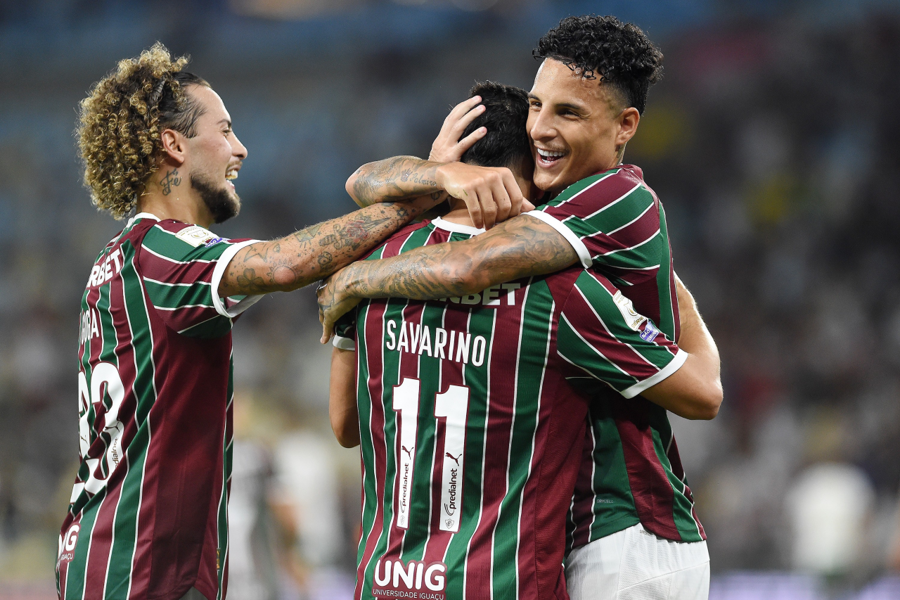 Jogadores do Fluminense comemoram gol contra a Chapecoense