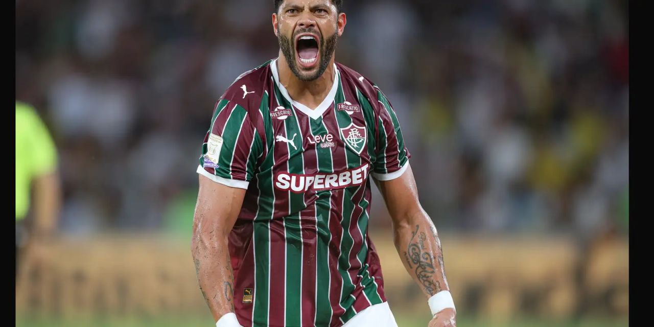 Jogadores do Fluminense comemoram gol da virada no Maracanã