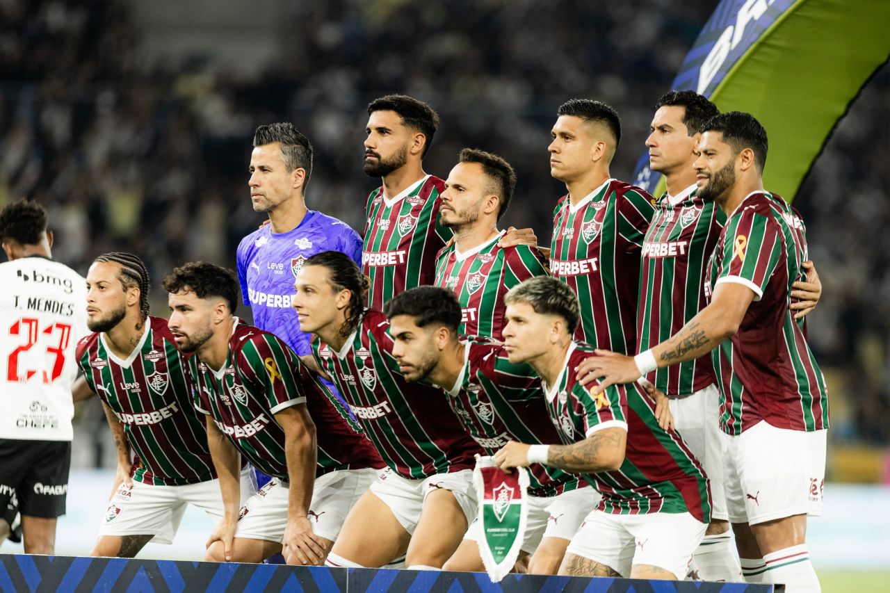Lucho Acosta comemora gol no Maracanã