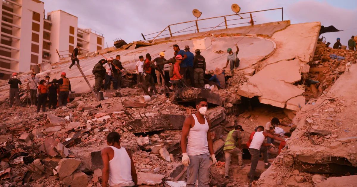 Destruição após terremoto na Venezuela