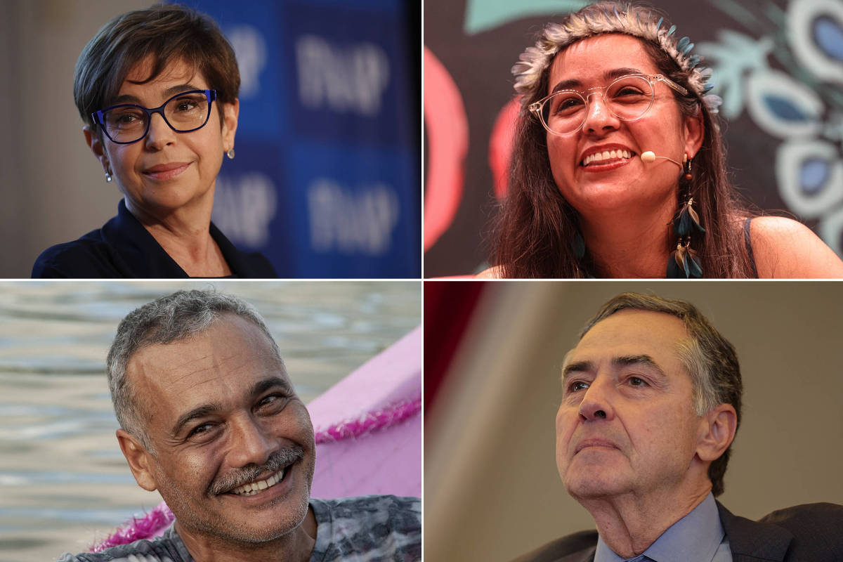 Pilhas de livros sobre mesa