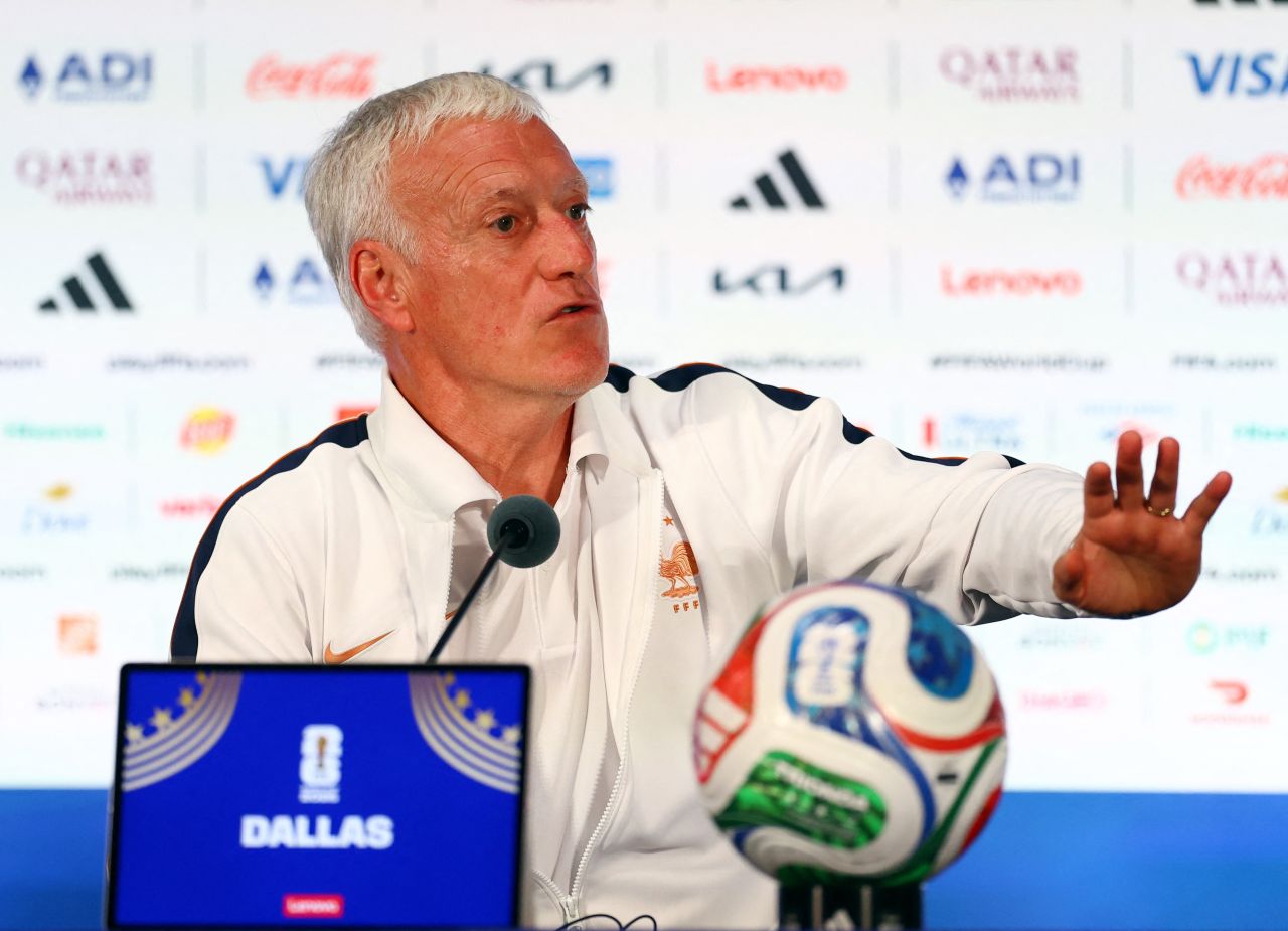 Didier Deschamps em entrevista coletiva