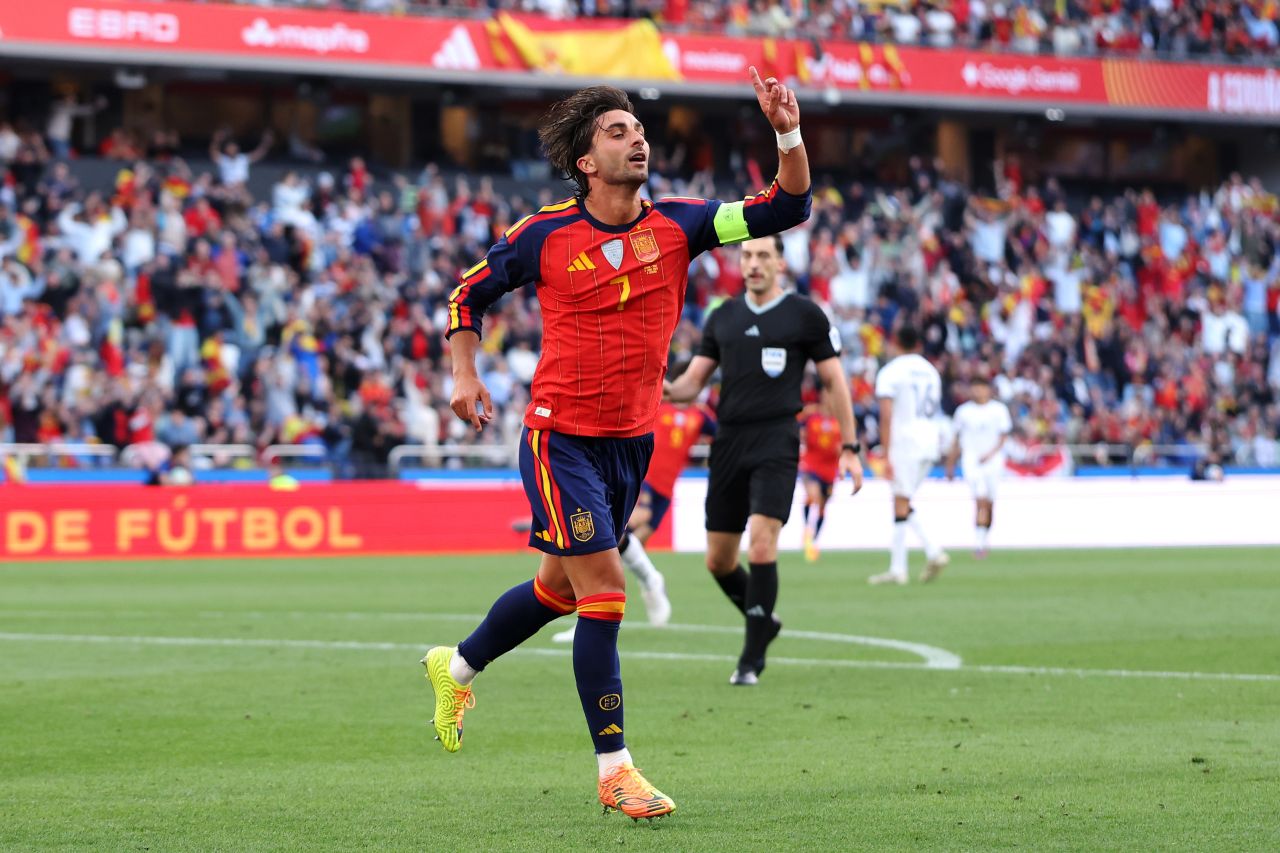 Ferran Torres em ação no amistoso Espanha x Iraque