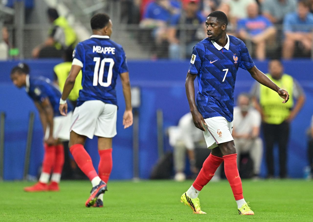 França e Inglaterra em ação na semifinal