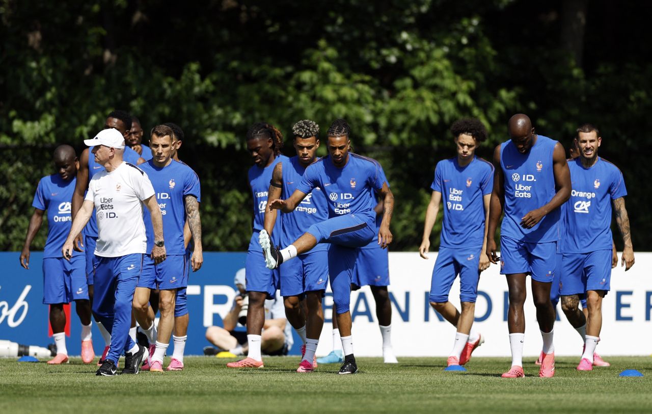Didier Deschamps com a seleção francesa em treino nos Estados Unidos