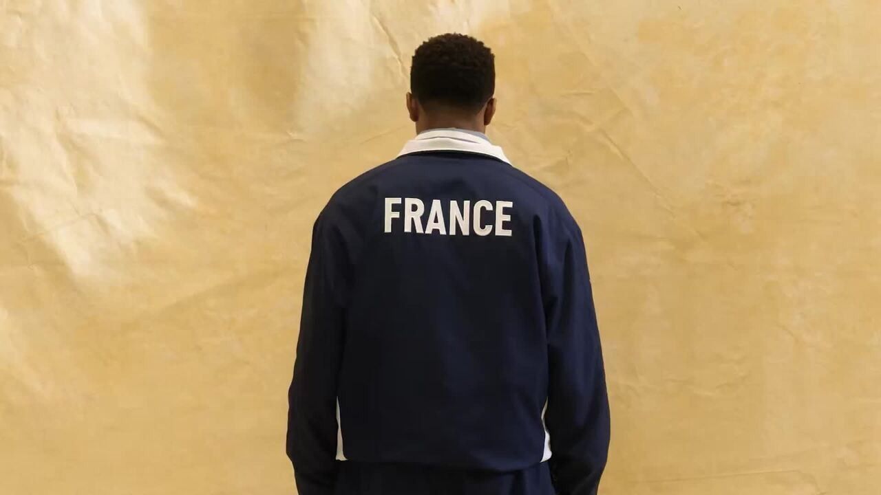 Jogadores da seleção da França com a coleção pré-jogo assinada por Jacquemus