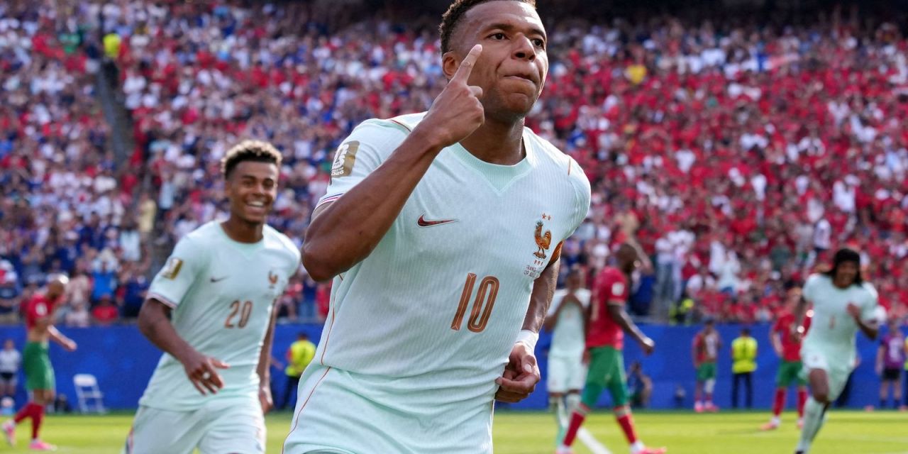 Mbappé comemorando gol contra Marrocos