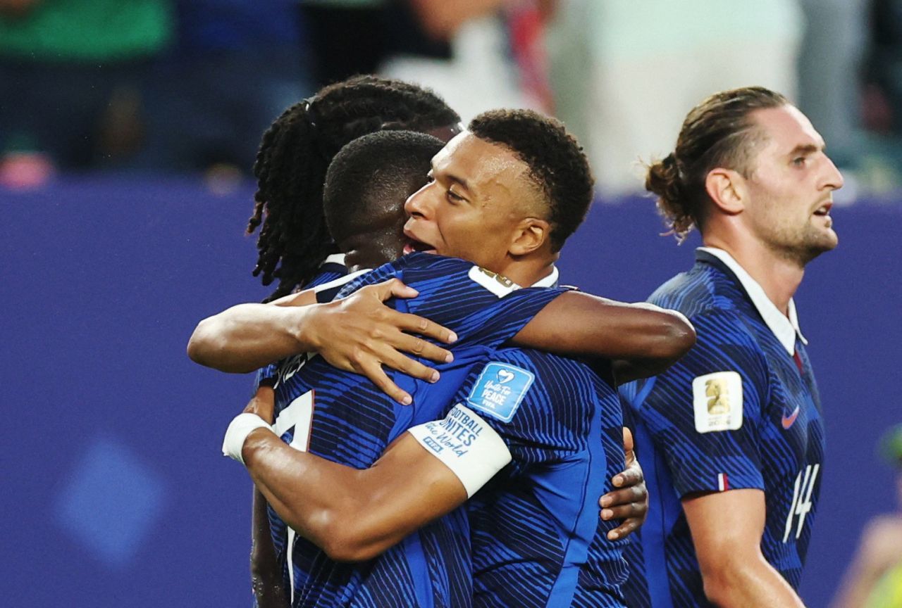 Mbappé comemorando gol pela França