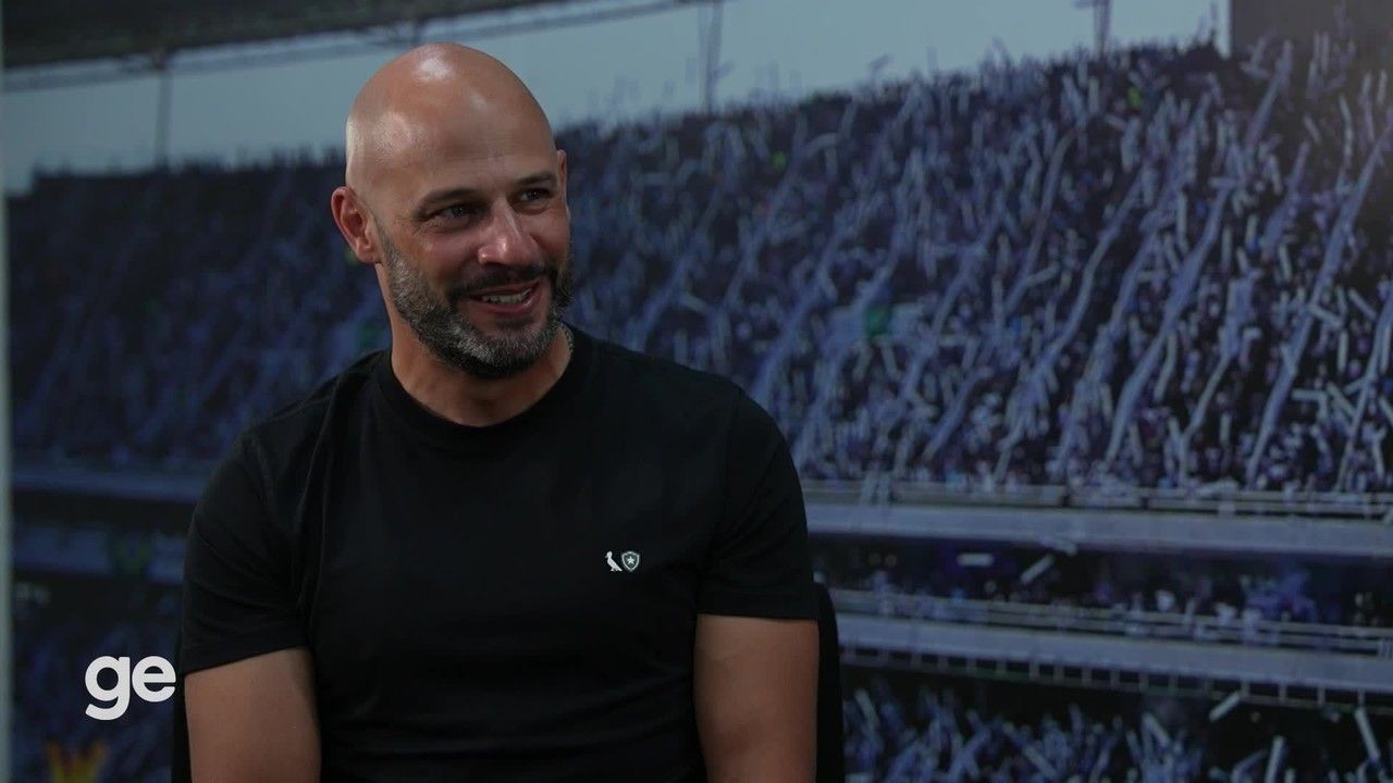 Franclim Carvalho em coletiva do Botafogo