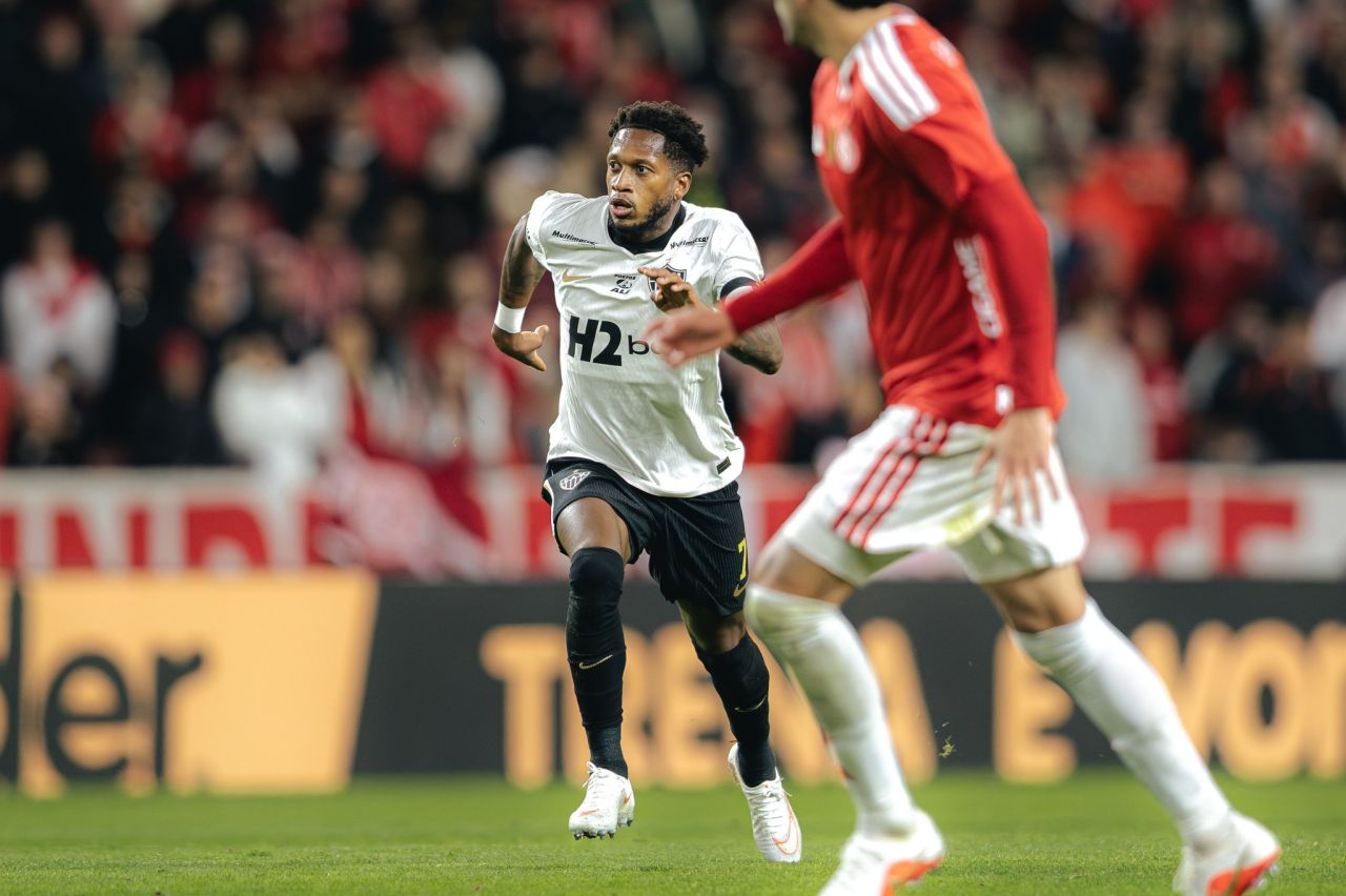 Fred comemorando a estreia pelo Atlético-MG