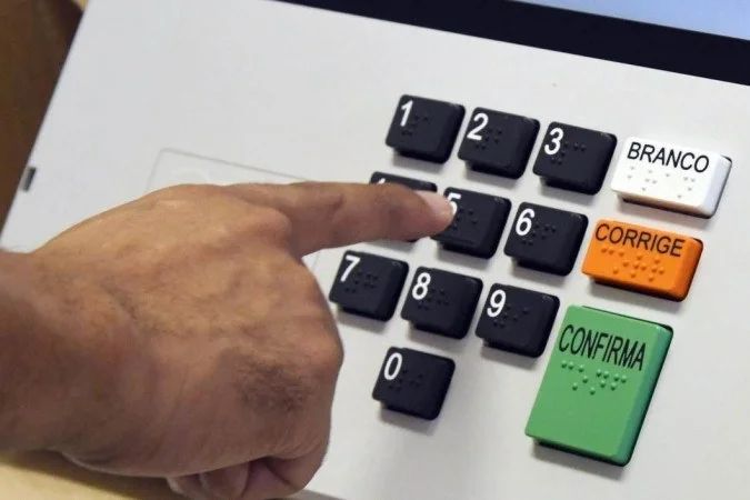 Tabela com distribuição do Fundo Eleitoral entre os partidos