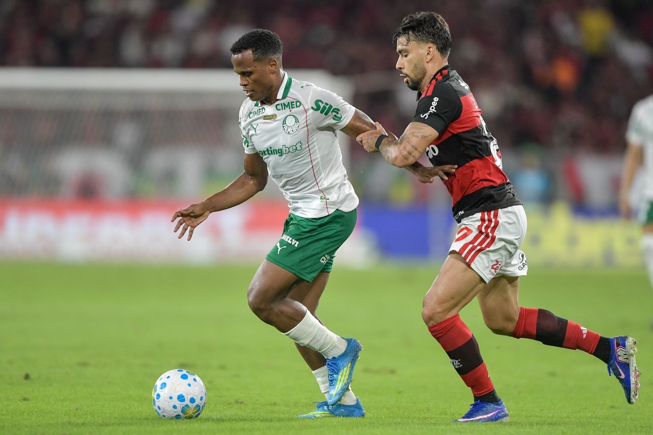 Arias e Lucas Paquetá em duelo entre Flamengo e Palmeiras