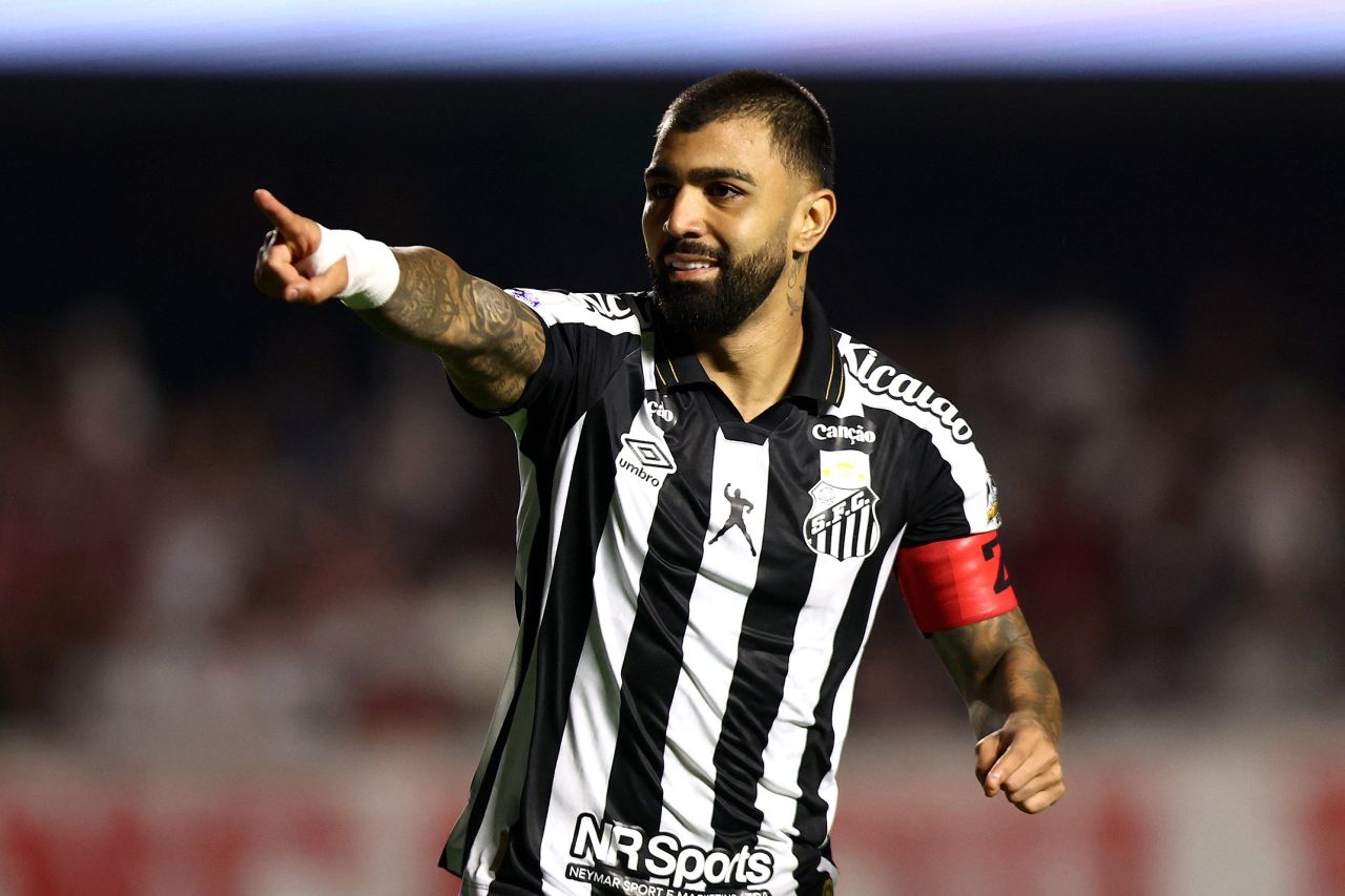 Gabigol durante treino do Santos