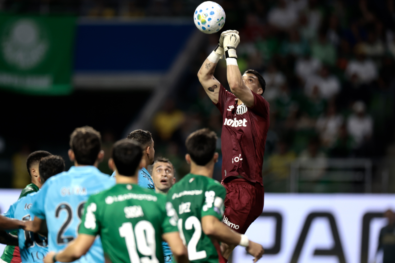 Gabriel Brazão durante o clássico contra o Palmeiras