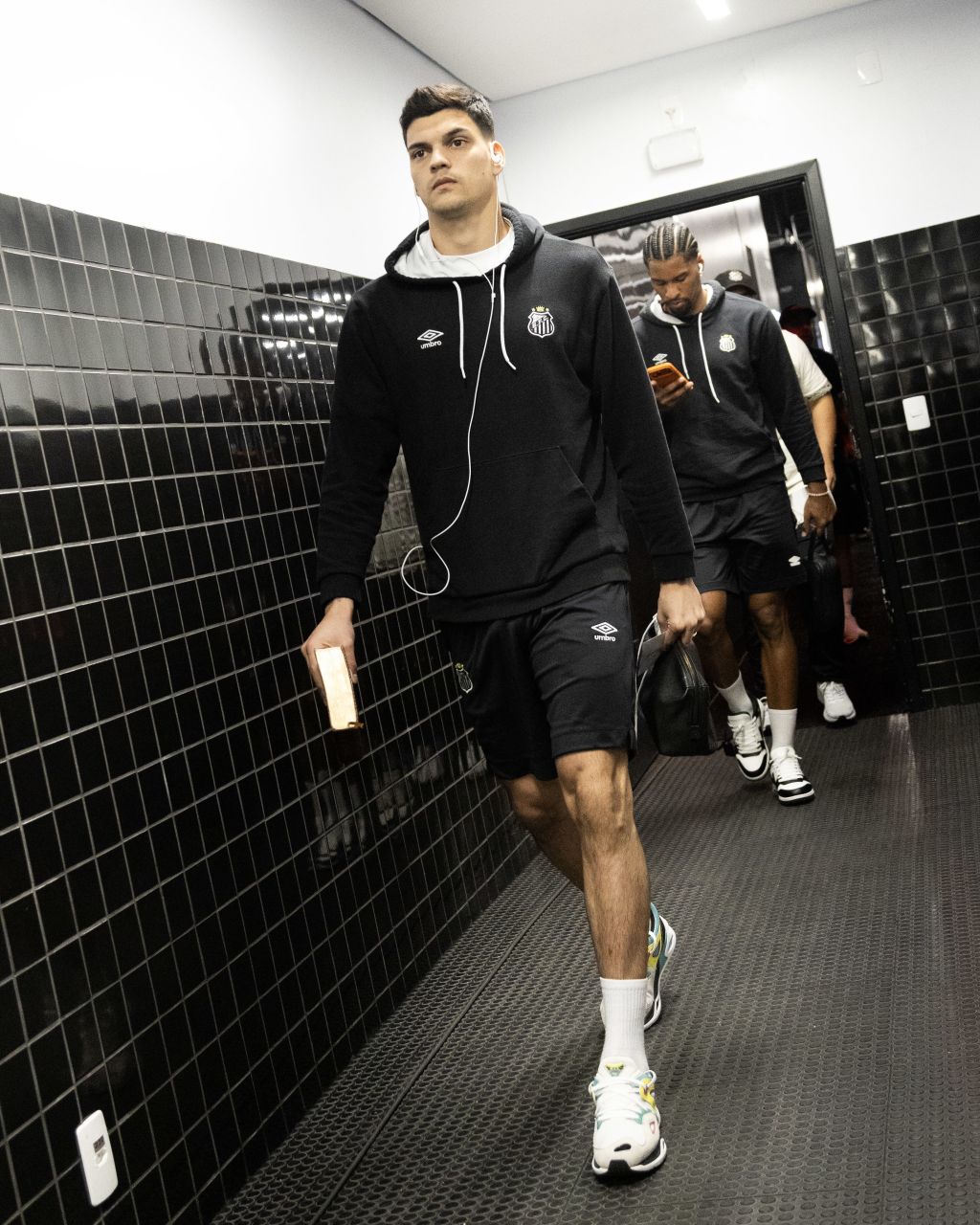 Gabriel Brazão em treino do Santos