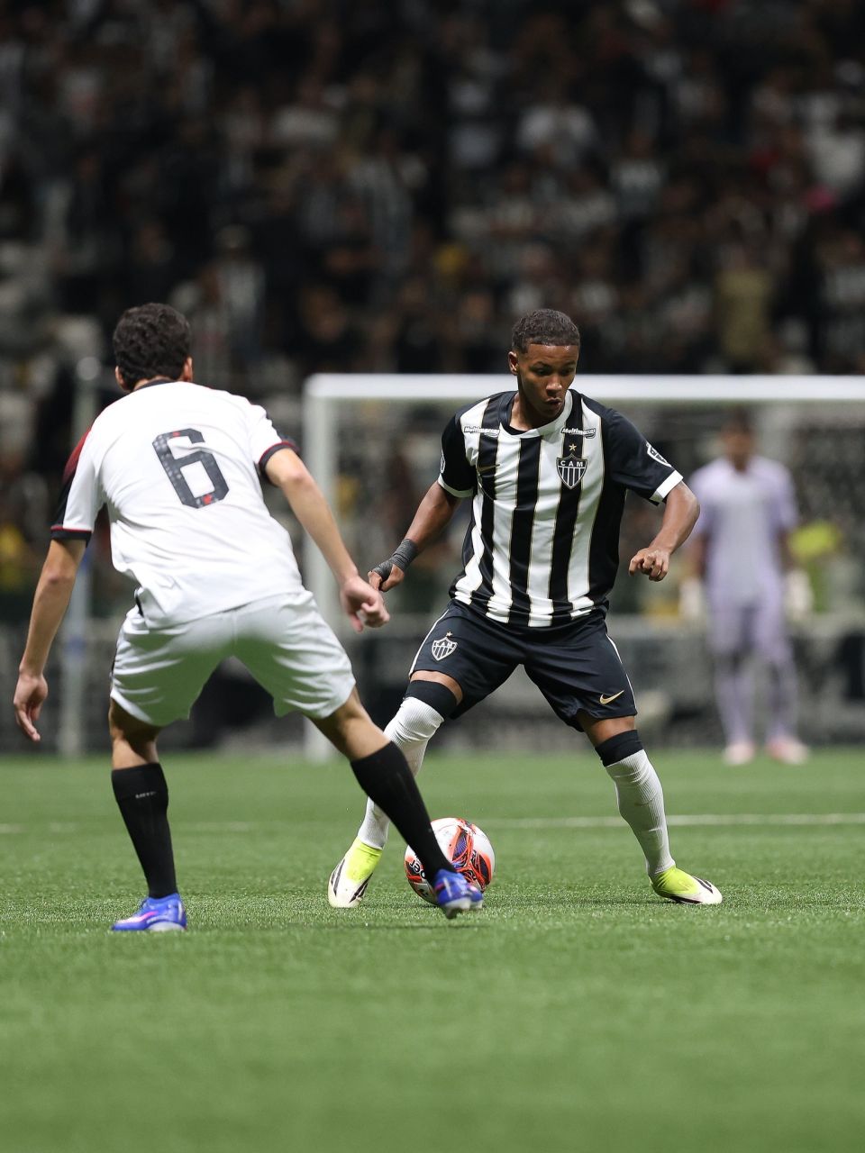 Gabriel Veneno com uniforme do Atlético-MG durante atividade