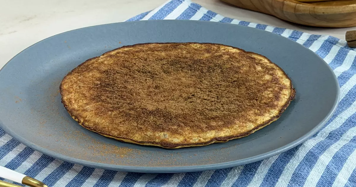 Gabriela Saporito preparando panquequinha de banana no estúdio