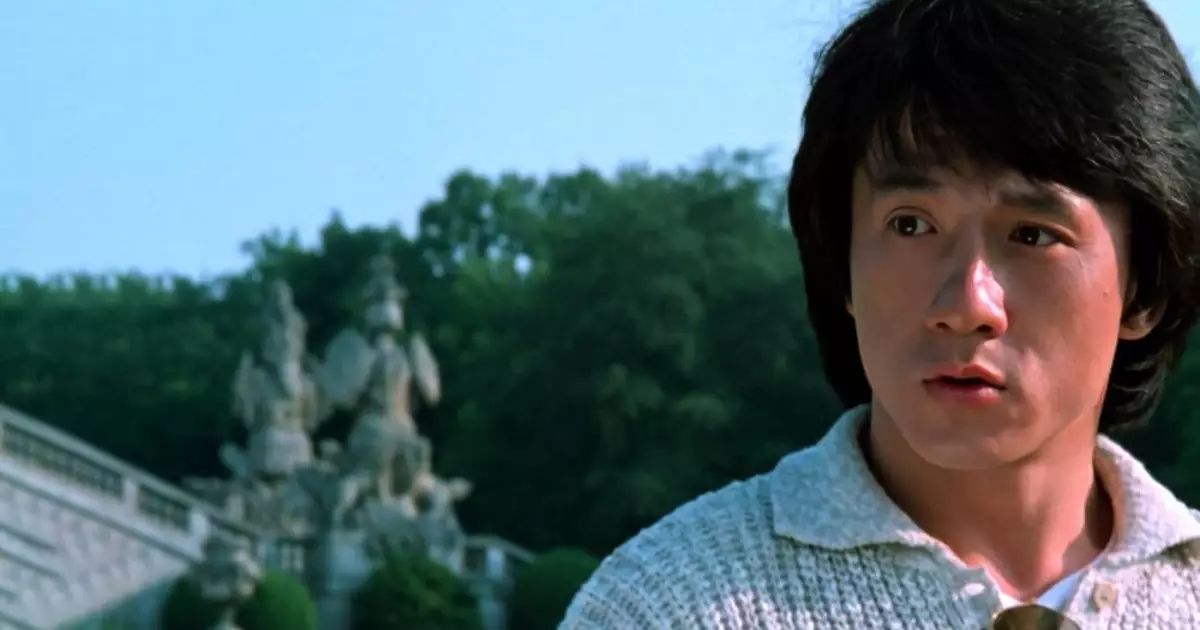 Jackie Chan em cena de Armadura de Deus