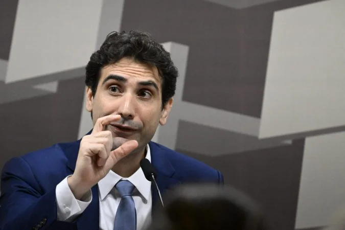 Gabriel Galípolo durante depoimento no Senado