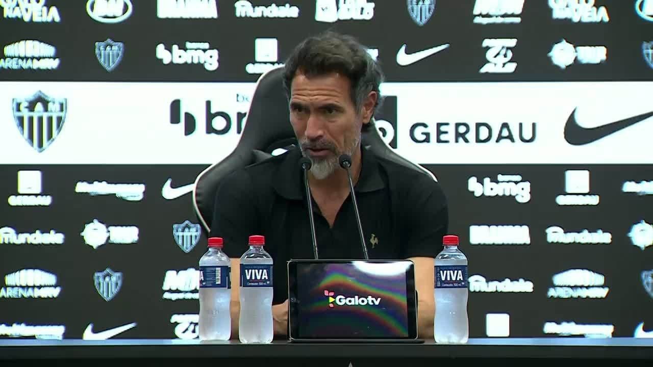 Vitor Hugo disputando lance pelo Atlético-MG