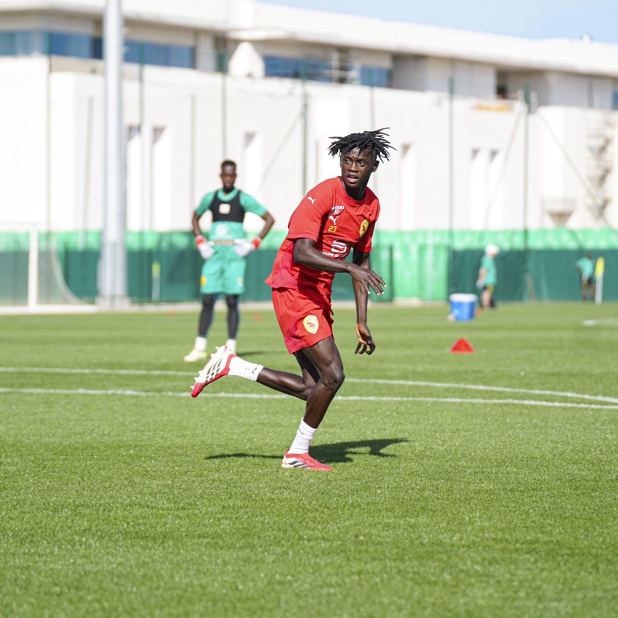 Mamady Cissé durante treino no Atlético