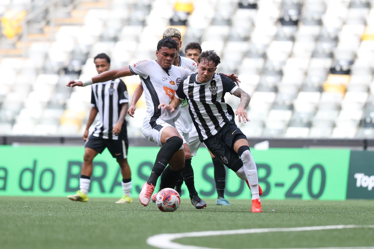 Atletas do Atlético-MG comemoram gol na Arena MRV