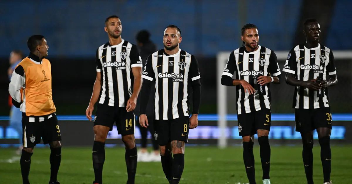 Jogadores do Atlético-MG comemoram classificação em Montevidéu