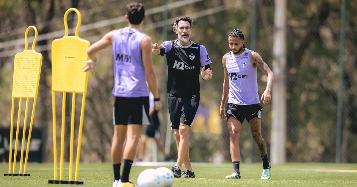 Jogadores do Atlético em aquecimento antes de partida