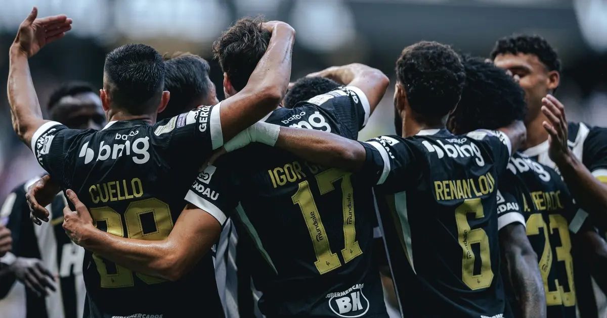 Jogadores do Atlético comemoram gol na Arena MRV