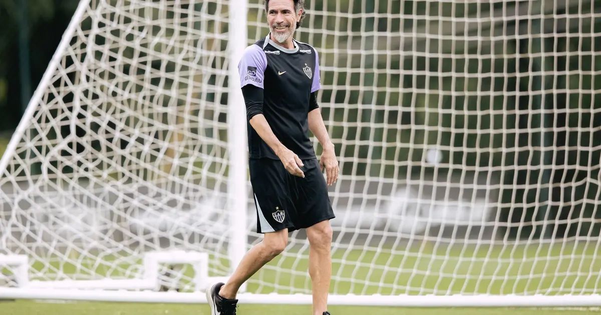 Jogadores do Atlético durante treino na Arena MRV