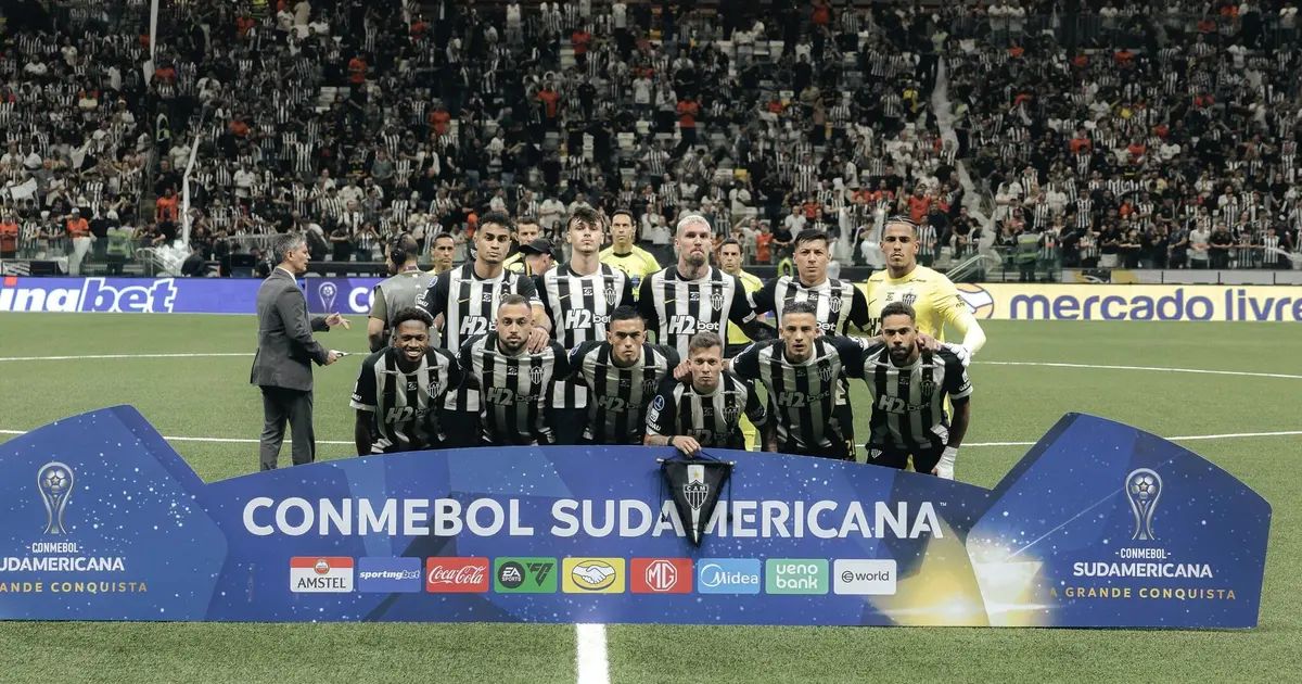 Jogadores do Atlético comemorando na Arena MRV