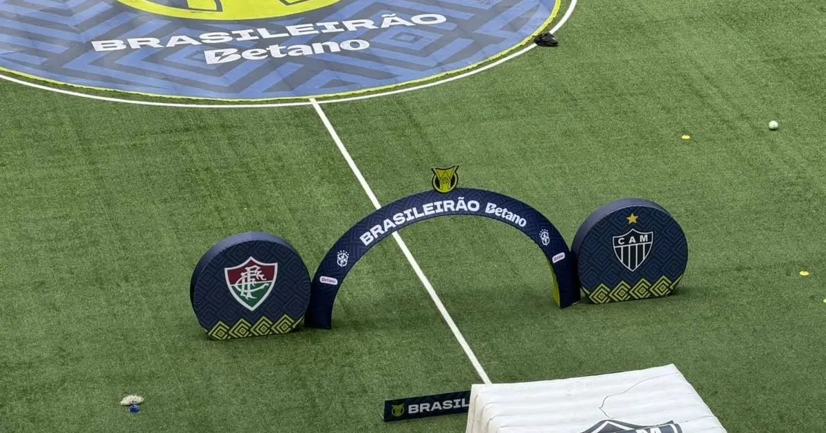 Jogadores do Atlético em aquecimento na Arena MRV