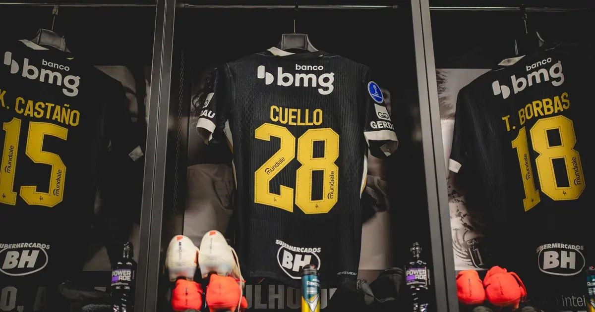 Jogadores do Atlético em aquecimento na Arena MRV