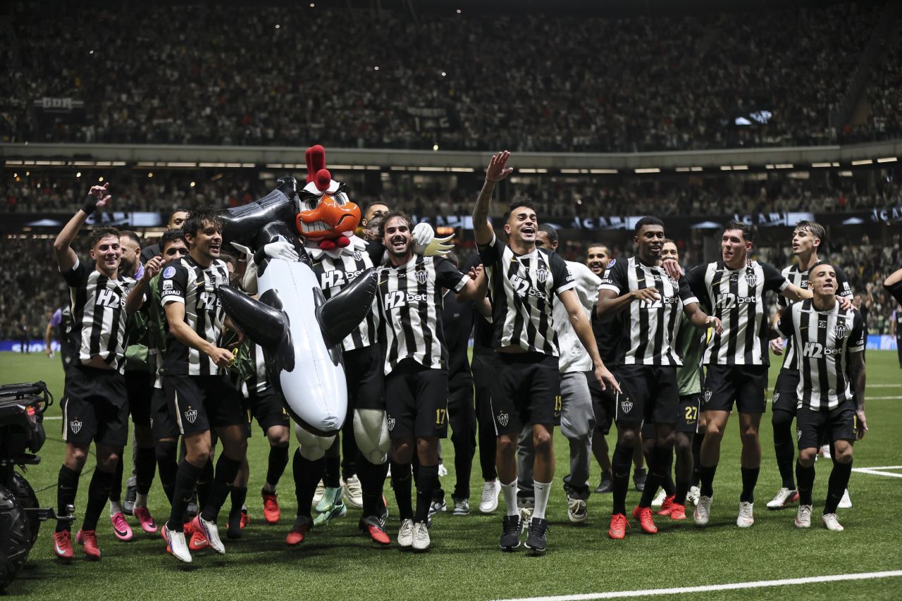 Comemoração do Atlético-MG após gol nos acréscimos