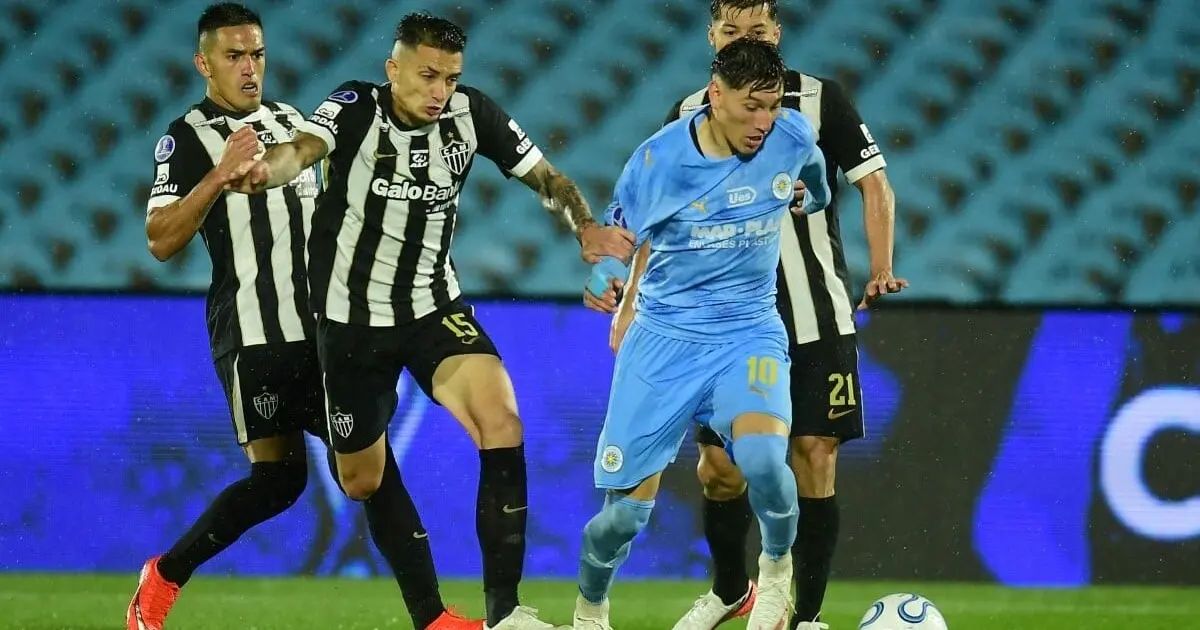 Jogadores do Atlético lamentam gol do City Torque no Centenário