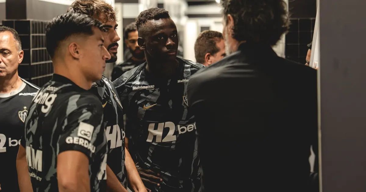 Jogadores do Atlético durante aquecimento na Arena MRV