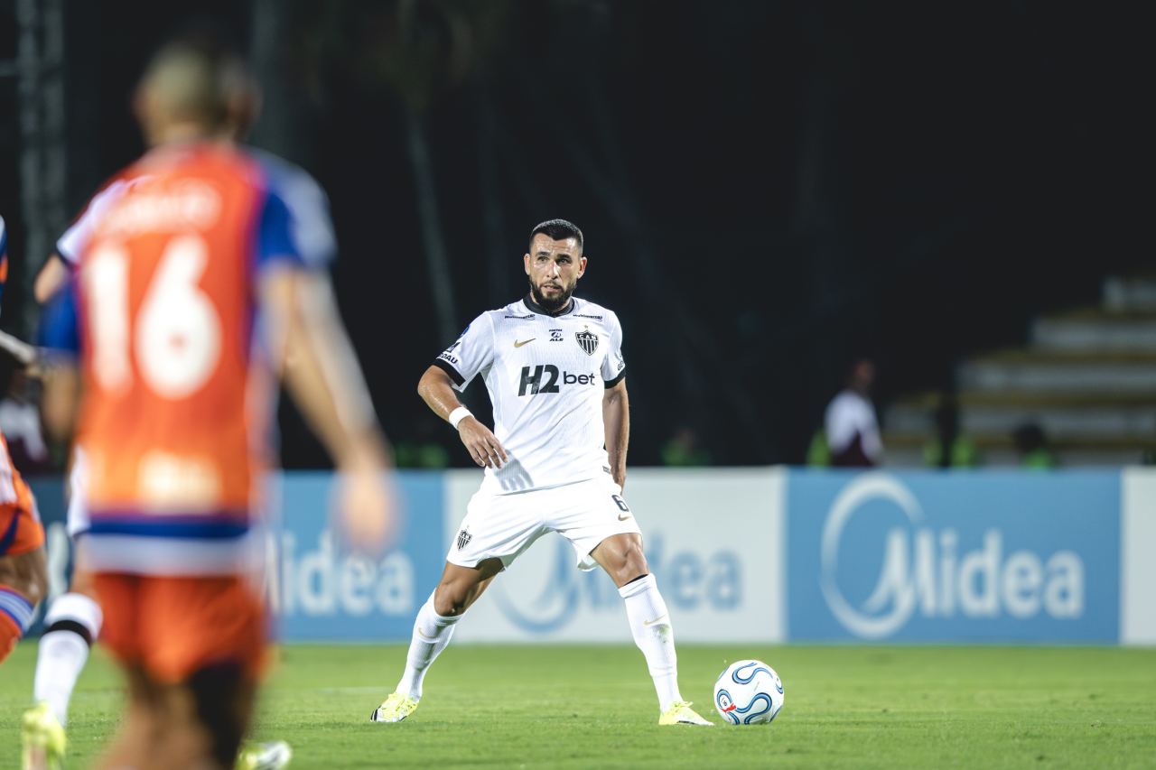 Jogadores do Atlético-MG em campo contra o Puerto Cabello na Venezuela