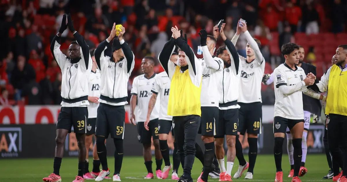 Jogadores do Atlético no Beira-Rio durante empate com o Internacional
