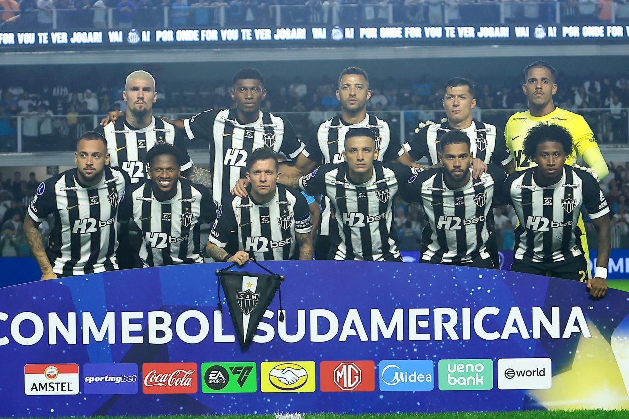 Jogadores do Atlético comemorando classificação
