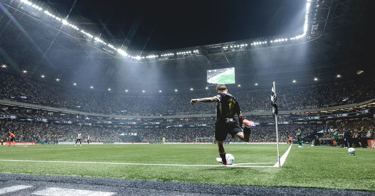 Jogadores do Atlético em aquecimento na Arena MRV